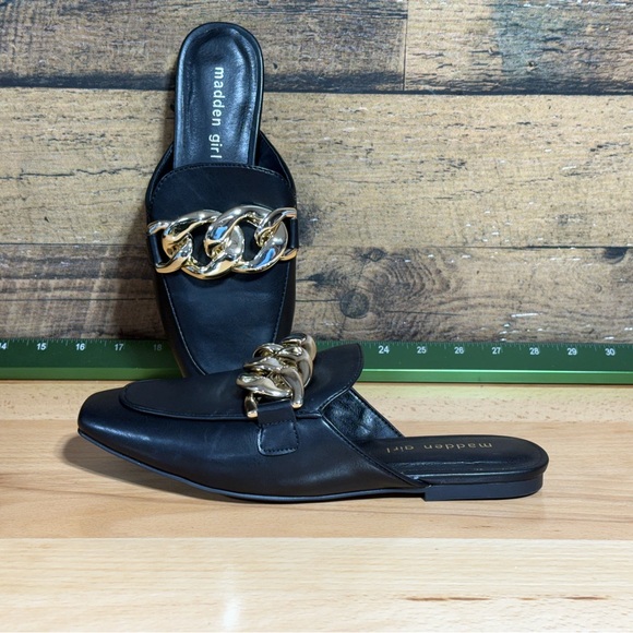 NEW Madden Girl Black Loafers with Gold Chain Detail - Picture 4 of 9